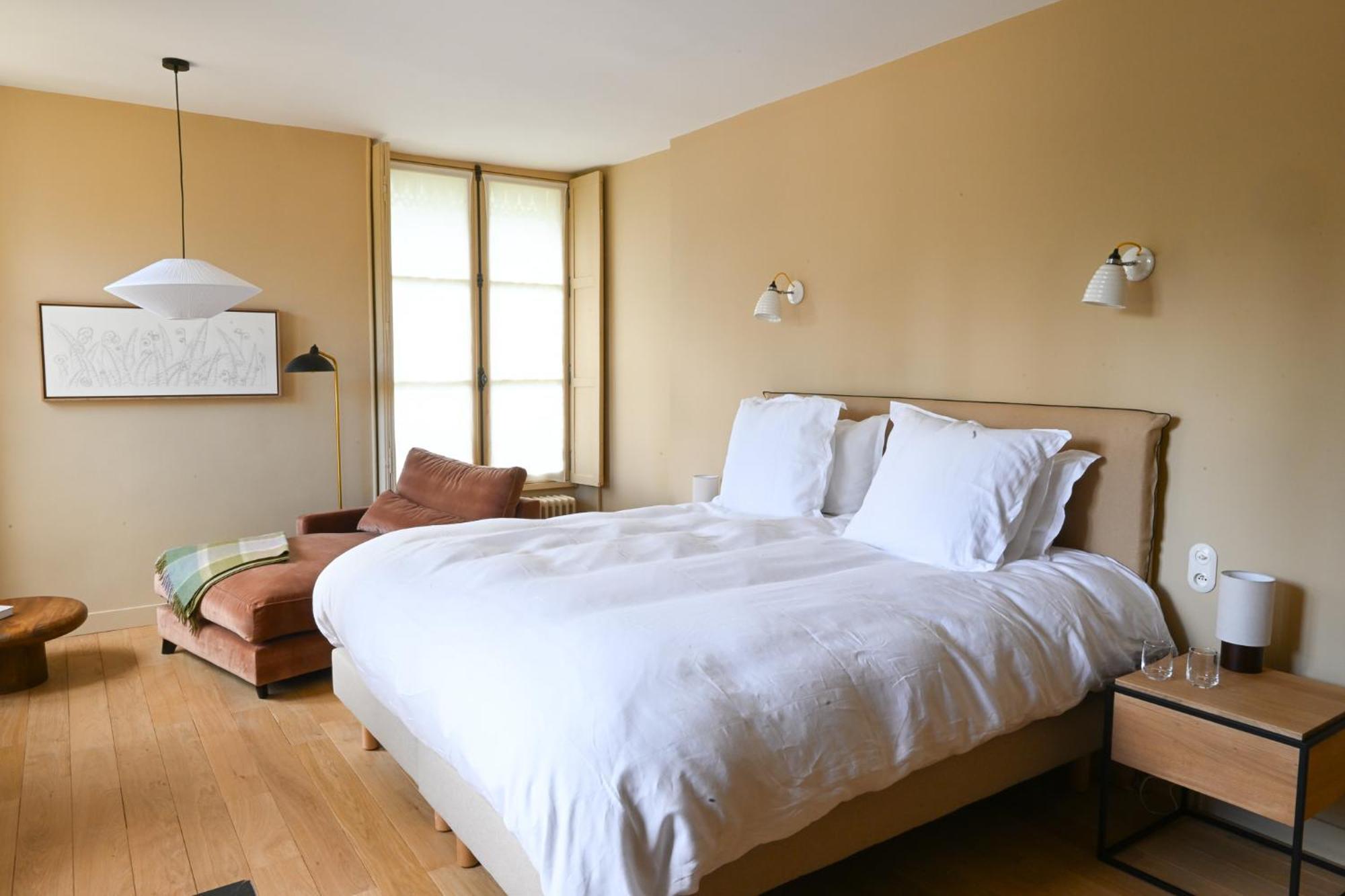 Hotel Les Pres Saint-Hilaire-le-Chatel Exterior photo